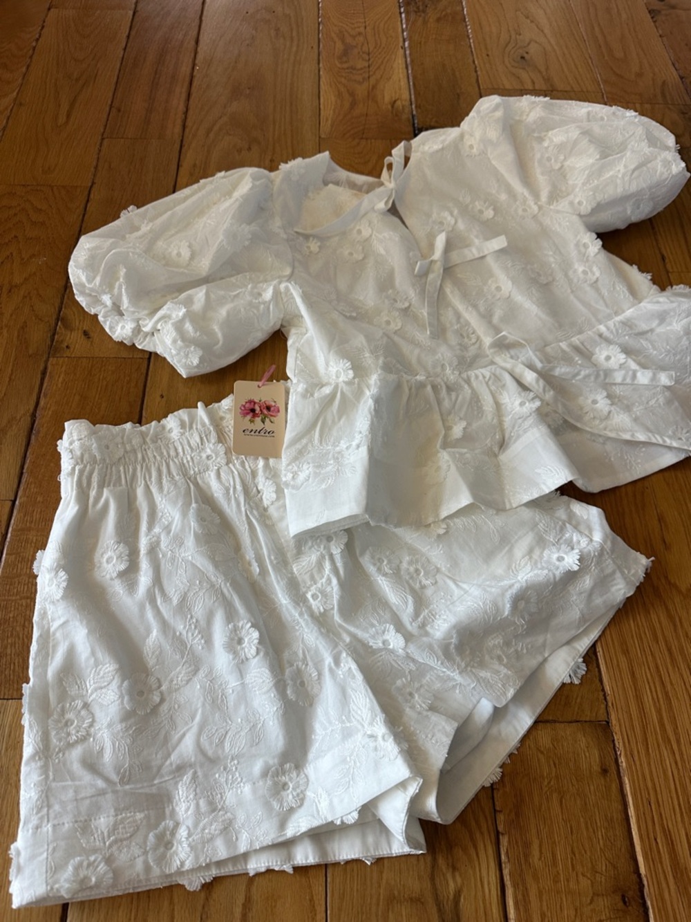 White Eyelet Two-Piece Set with Puff Sleeves by Entro boutique NEW w TAGS